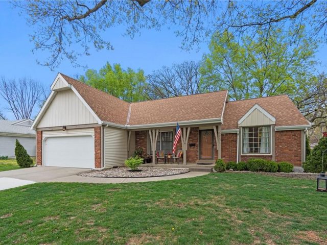 Homes for Sale in Gladstone, MO 64119 | 6801 N Agnes Avenue