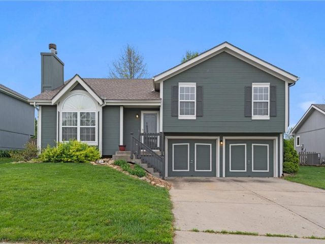 Homes for Sale in Kansas City, MO 64155 | 811 NE 107th Terrace