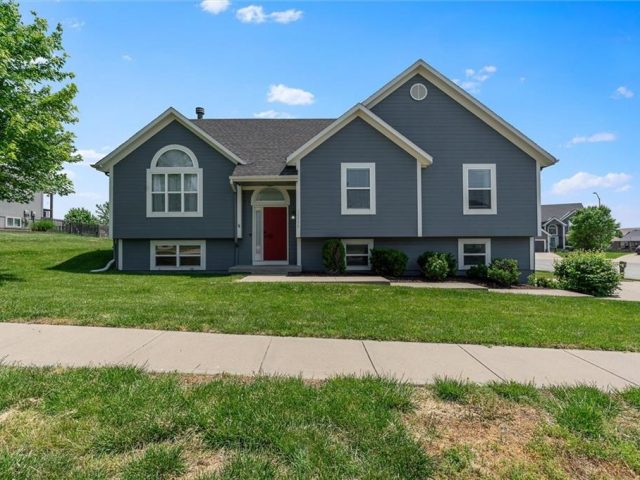 Homes for Sale in Kansas City, MO 64157 | 10939 N Randolph Avenue