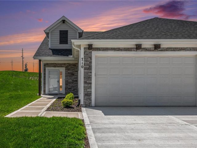Homes for Sale in Smithville, MO 64089 | 710  Ridge Drive