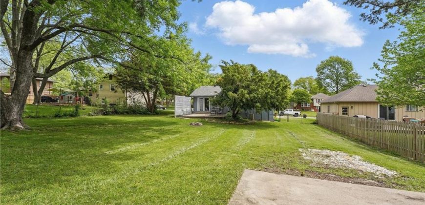 Homes for Sale in Gladstone, MO 64118 | 7522 N Lydia Avenue