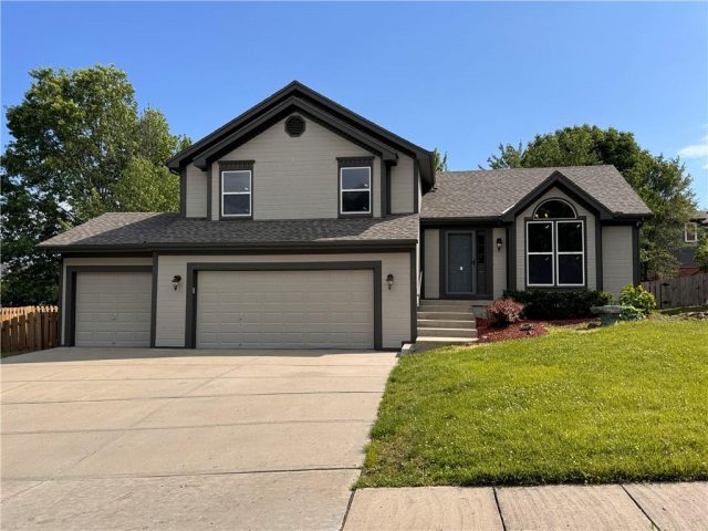 Homes for Sale in Kansas City, MO 64154 | 4705 NW 90th Street