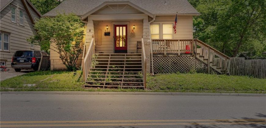 Homes for Sale in Liberty, MO 64068 | 215 S Leonard Street