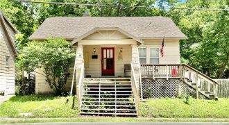Homes for Sale in Liberty, MO 64068 | 215 S Leonard Street
