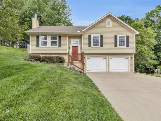 Homes for Sale in Kansas City, MO 64118 | 1310  74th Place