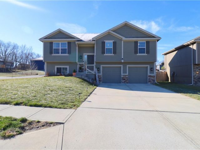 Homes for Sale in Kansas City, MO 64119 | 6111 NE 51st Street
