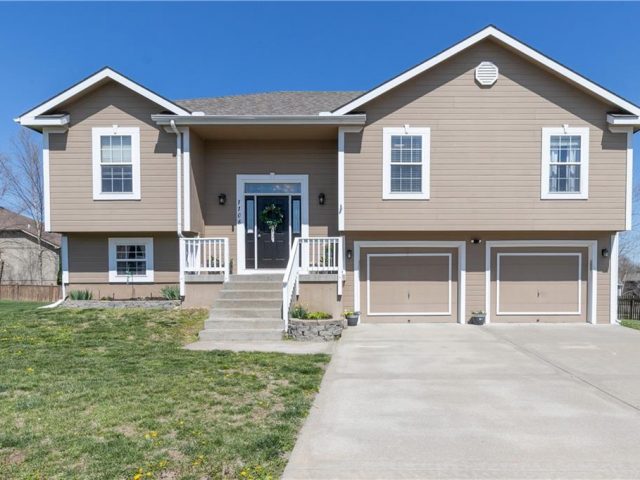 Homes for Sale in Kearney, MO 64060 | 1108 E 18TH Street
