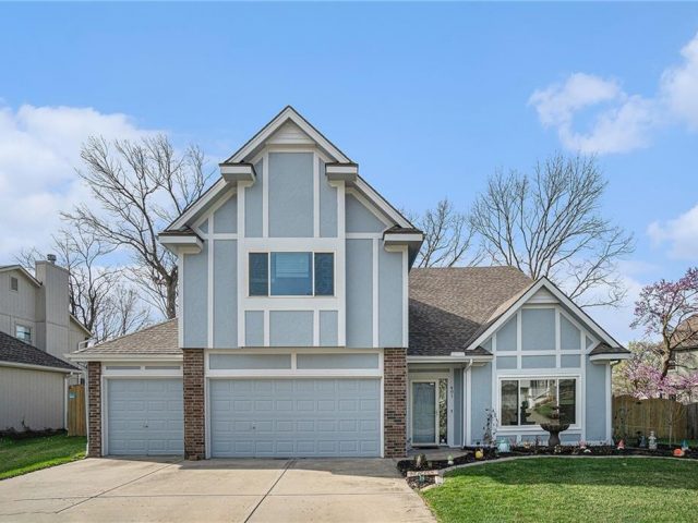 Homes for Sale in Gladstone, MO 64118 | 401 NW 51st Street