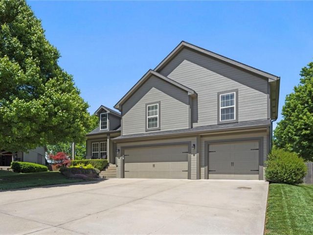Homes for Sale in Kearney, MO 64060 | 204 E 20th Terrace