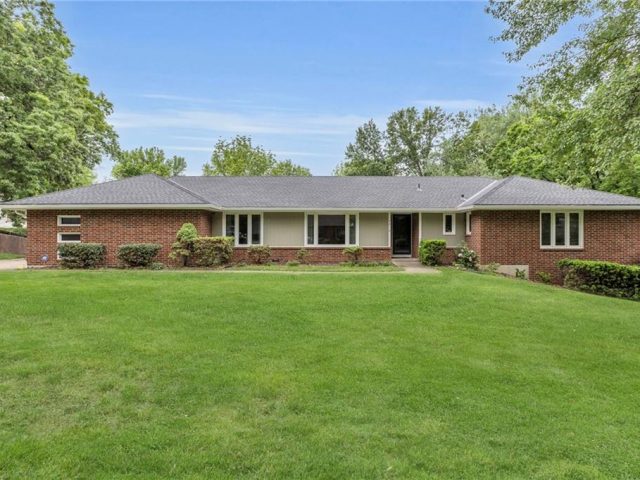 Homes for Sale in Kansas City, MO 64116 | 4212 NW Briarcliff Lane