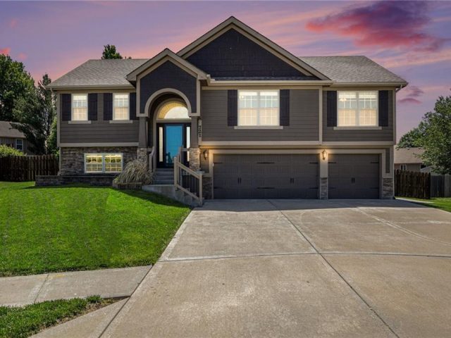 Homes for Sale in Kearney, MO 64060 | 721 E 13th Terrace