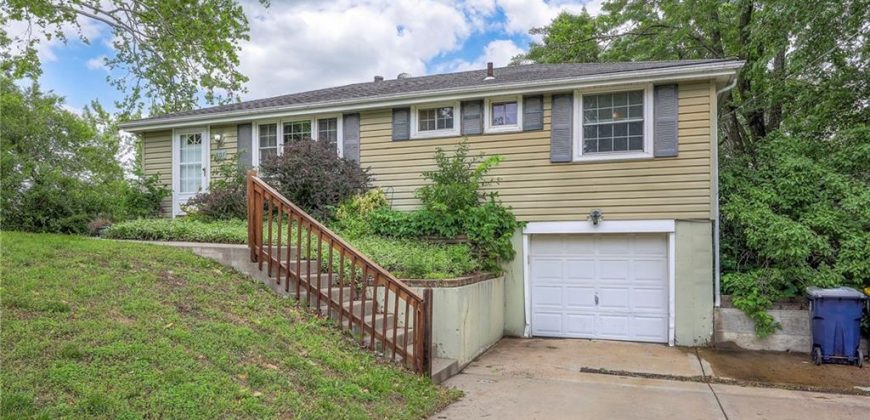Homes for Sale in Kansas City, MO 64154 | 8713  Old Stagecoach Road