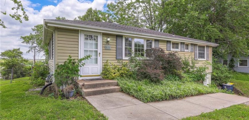 Homes for Sale in Kansas City, MO 64154 | 8713  Old Stagecoach Road
