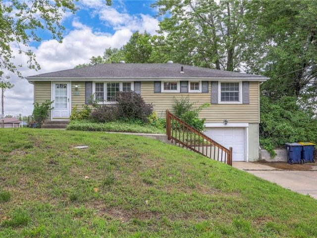 Homes for Sale in Kansas City, MO 64154 | 8713  Old Stagecoach Road