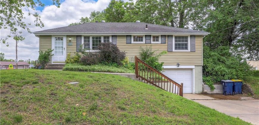 Homes for Sale in Kansas City, MO 64154 | 8713  Old Stagecoach Road