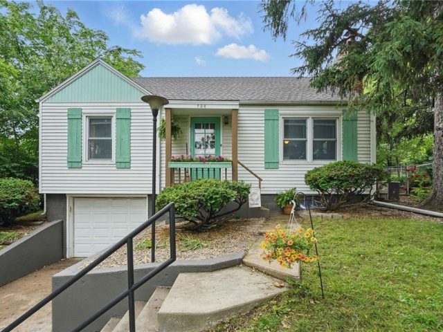 Homes for Sale in Kansas City, MO 64116 | 706 NE 42nd Terrace