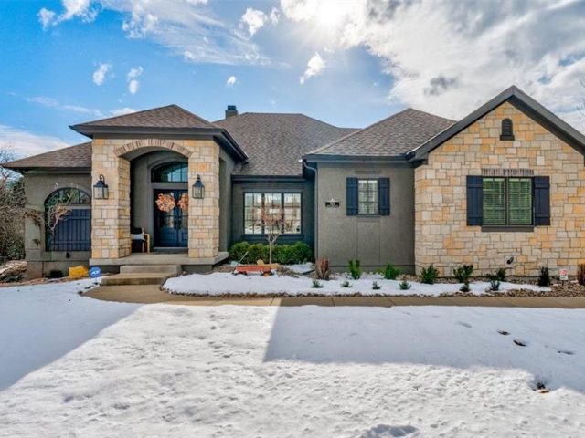 Homes for Sale in Kansas City, MO 64157 | 7901 N Shoal Creek Valley Drive