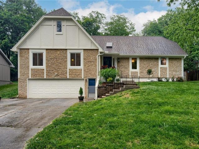 Homes for Sale in Kansas City, MO 64152 | 8516 NW 62nd Street