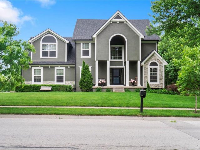 Homes for Sale in Liberty, MO 64068 | 811  Claywoods Drive