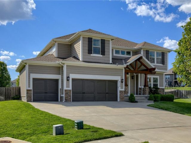 Homes for Sale in Kansas City, MO 64151 | 4102 NW 76th Terrace