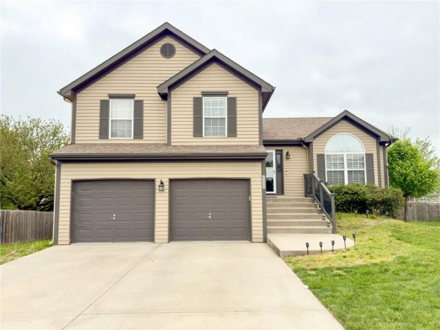 Homes for Sale in Kansas City, MO 64155 | 11235 N Summit Street