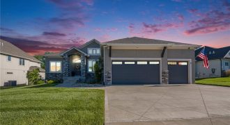 Homes for Sale in Parkville, MO 64152 | 14814  Thousand Oaks Place