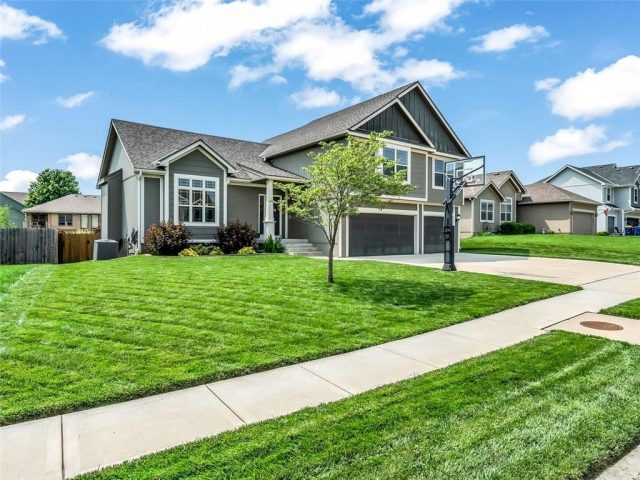 Homes for Sale in Smithville, MO 64089 | 14606  Green Castle Street