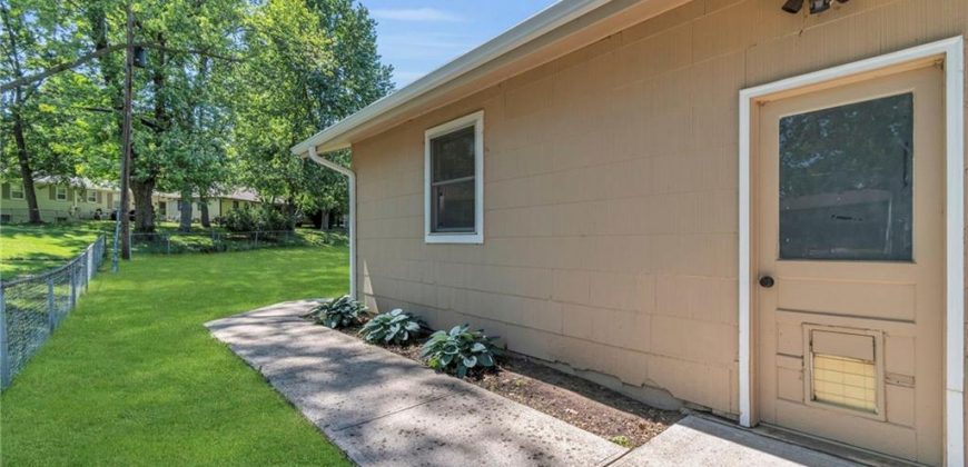 Homes for Sale in Gladstone, MO 64119 | 6505 N WALROND Avenue