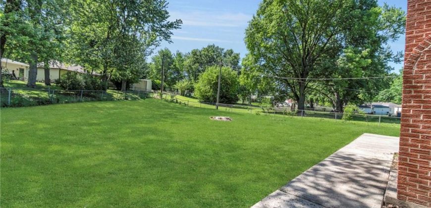 Homes for Sale in Gladstone, MO 64119 | 6505 N WALROND Avenue