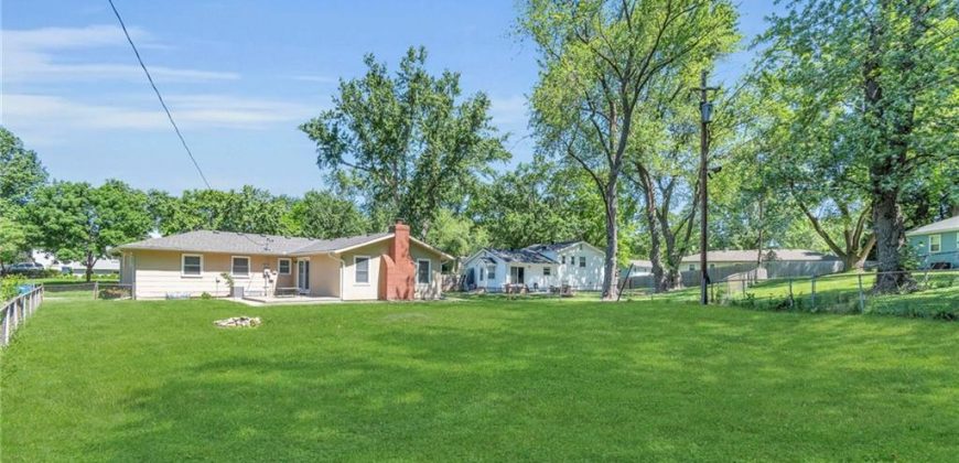 Homes for Sale in Gladstone, MO 64119 | 6505 N WALROND Avenue