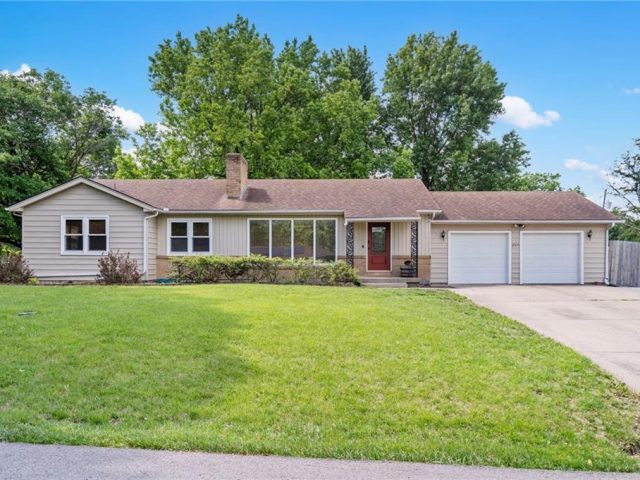 Homes for Sale in Gladstone, MO 64118 | 205 NW 54th Terrace
