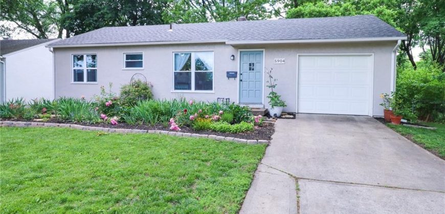Homes for Sale in Gladstone, MO 64118 | 5904 N Howard Avenue