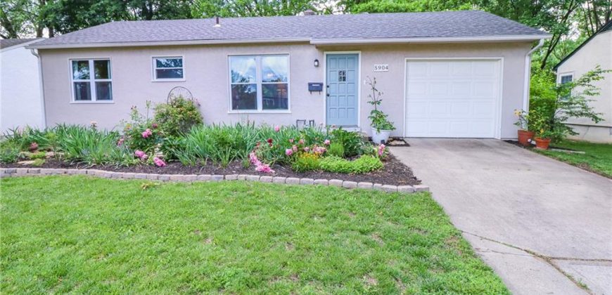Homes for Sale in Gladstone, MO 64118 | 5904 N Howard Avenue