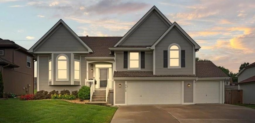 Homes for Sale in Kansas City, MO 64155 | 9610 N Highland Terrace