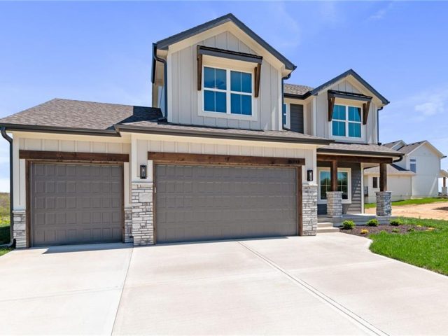 Homes for Sale in Smithville, MO 64089 | 16715 N Dundee Road