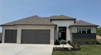Homes for Sale in Parkville, MO 64152 | 13305  Golden Oak Court