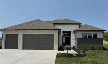 Homes for Sale in Parkville, MO 64152 | 13305  Golden Oak Court
