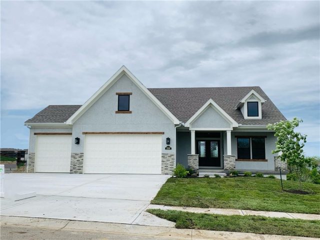 Homes for Sale in Kansas City, MO 64155 | 1518 NW 106th Terrace