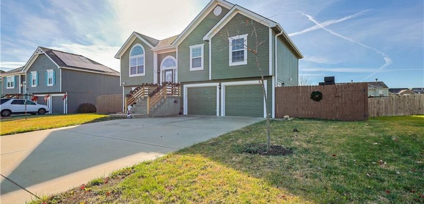 Homes for Sale in Smithville, MO 64089 | 401  Lake Meadows Drive