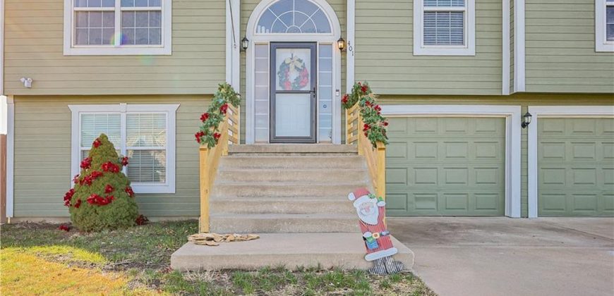 Homes for Sale in Smithville, MO 64089 | 401  Lake Meadows Drive