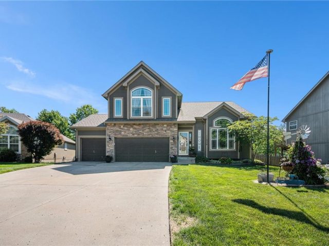 Homes for Sale in Kansas City, MO 64157 | 11028 N Tullis Court