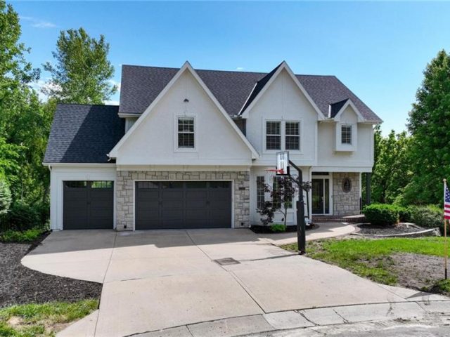 Homes for Sale in Parkville, MO 64152 | 10223  River Hills Court