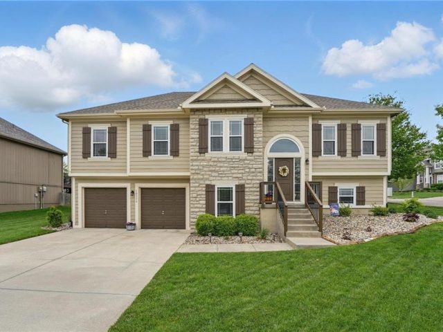 Homes for Sale in Kansas City, MO 64157 | 10136 N Wallace Avenue