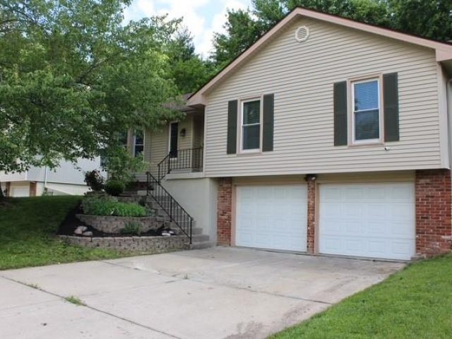 Homes for Sale in Liberty, MO 64068 | 1125  Amesbury Avenue