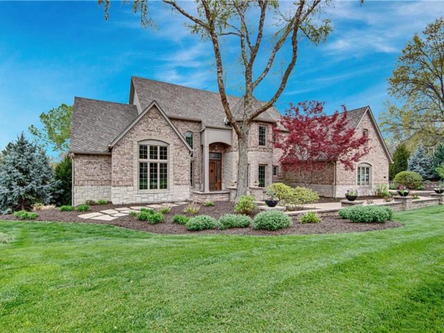 Homes for Sale in Kansas City, MO 64116 | 4319 N Mulberry Drive