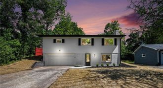 Homes for Sale in Lake Waukomis, MO 64151 | 1040 NW South Shore Drive