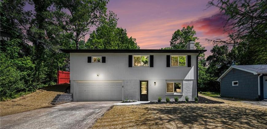 Homes for Sale in Lake Waukomis, MO 64151 | 1040 NW South Shore Drive
