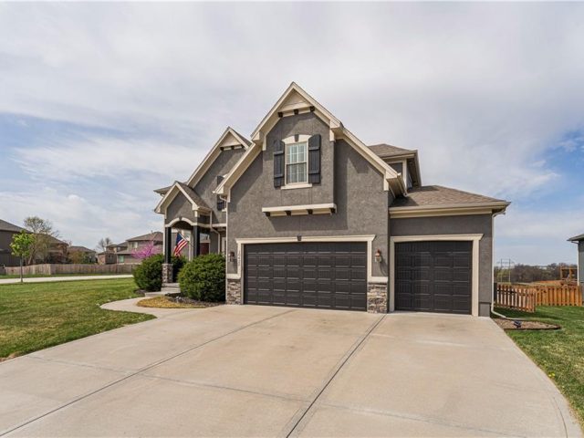 Homes for Sale in Kansas City, MO 64154 | 10422 N Fisk Avenue