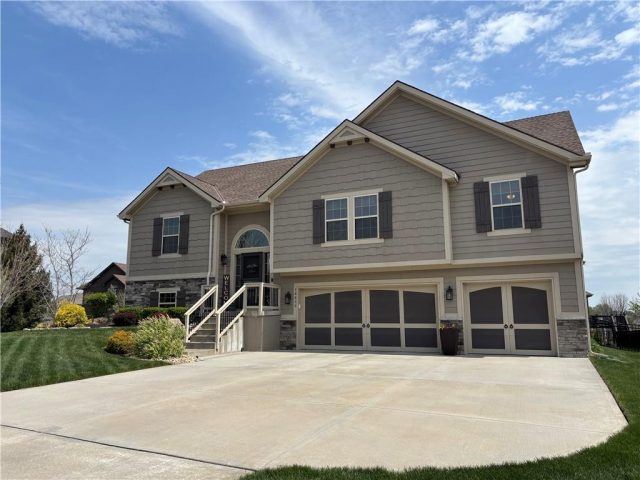 Homes for Sale in Kansas City, MO 64157 | 10015 N Wallace Avenue