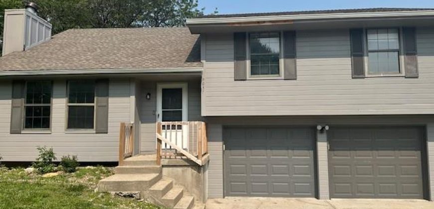 Homes for Sale in Gladstone, MO 64118 | 7037 N Holmes Street
